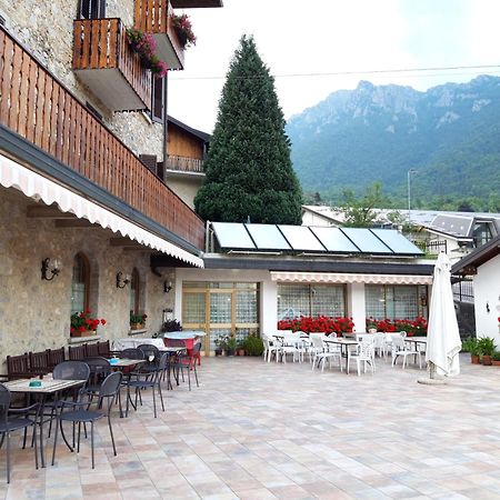 Hotel Carrara Serina  Esterno foto