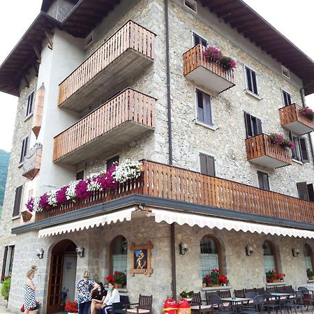 Hotel Carrara Serina  Esterno foto