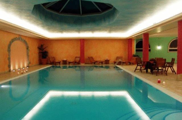 Hotel Carrara Serina  Esterno foto