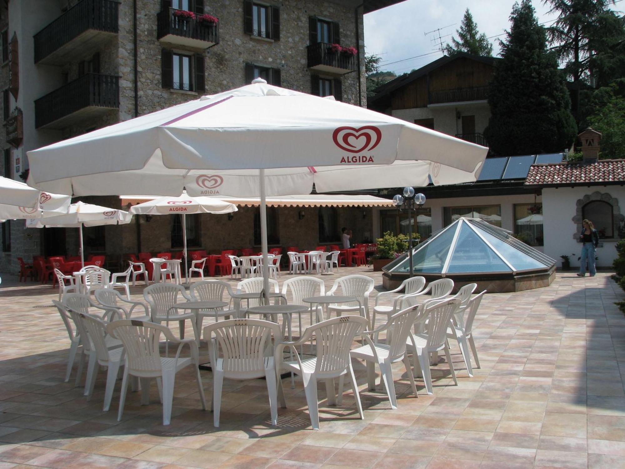 Hotel Carrara Serina  Esterno foto