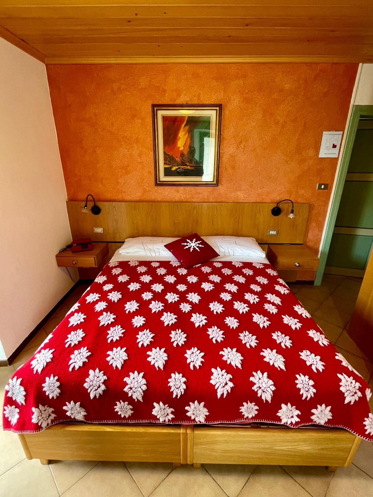 Hotel Carrara Serina  Esterno foto