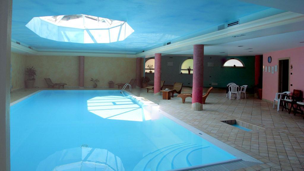 Hotel Carrara Serina  Esterno foto