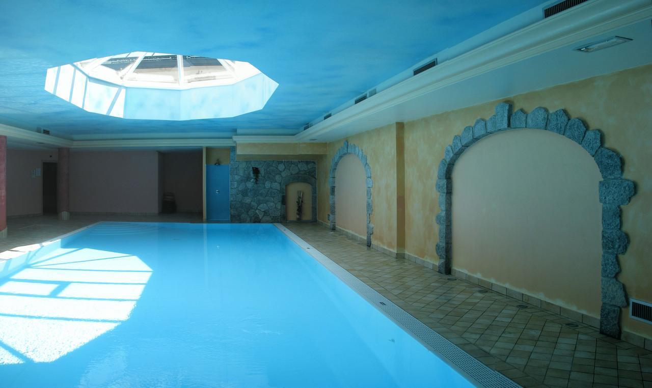 Hotel Carrara Serina  Esterno foto